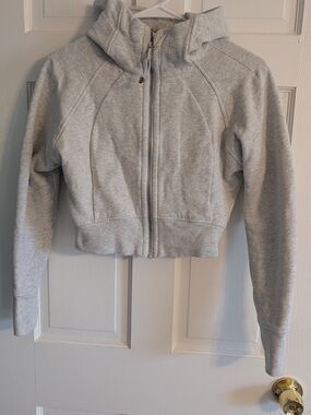 101. 🩶 Lululemon athletica Light Gray Cropped Zip Bomber Jacket